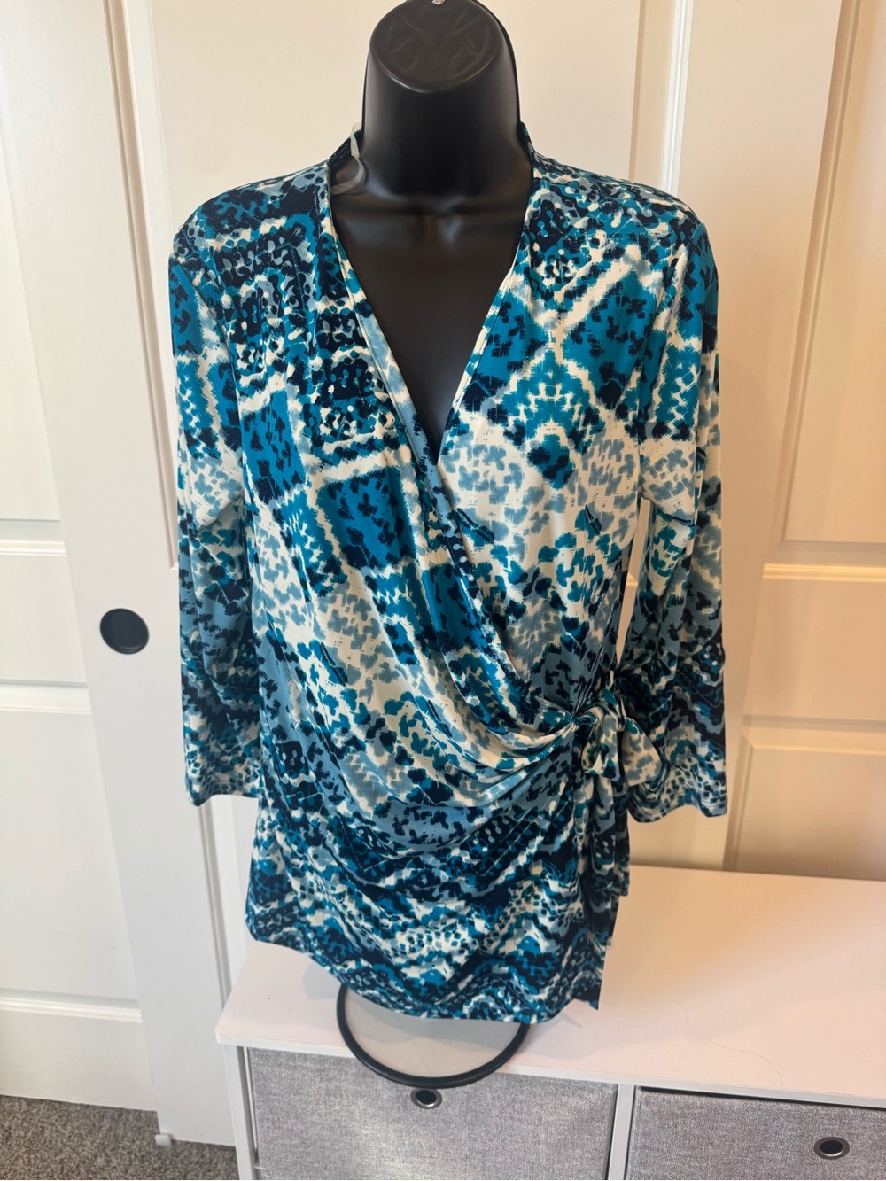 Anne Klein Teal and Navy Abstract Print Top